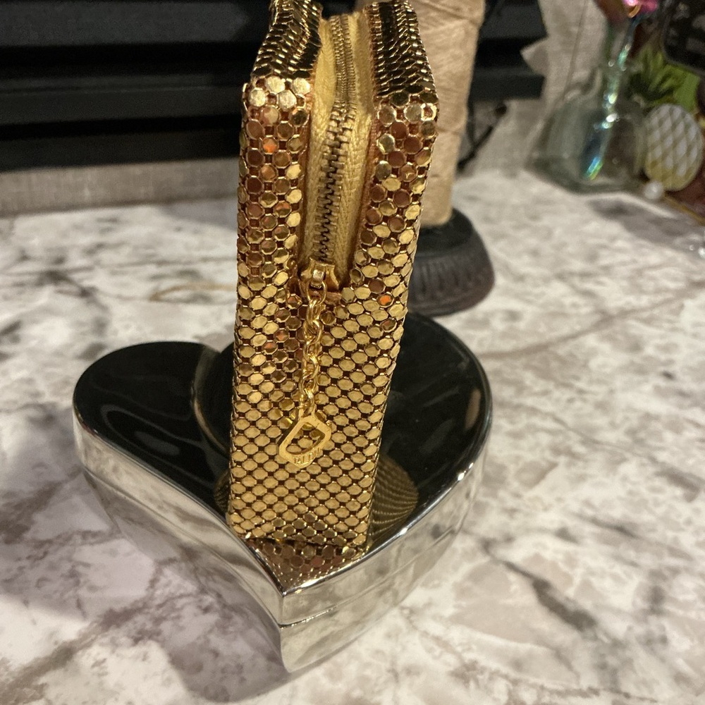 Whiting and Davis 1970’s Gold Mesh Cigarette Case - Picture 3 of 11